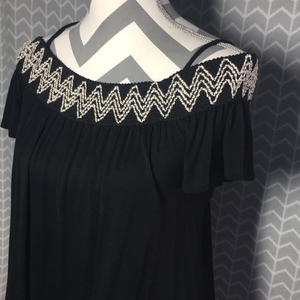 Off shoulder top - Picture 2 of 3